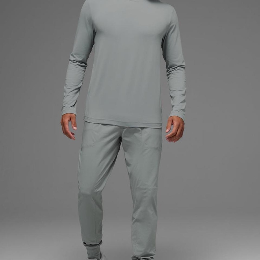 ALO Yoga Men's  Grey Conquer Reform Crewneck Long Sleeve